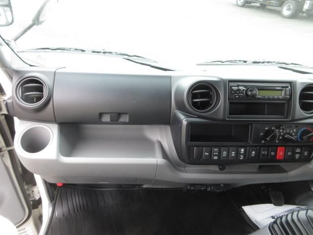Hino DUTRO 2024-03 6734175-17