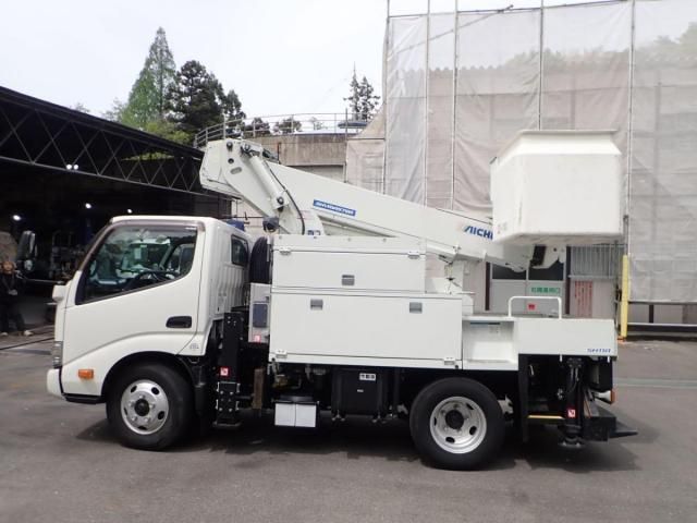 Hino DUTRO 2017-03 6734179-10