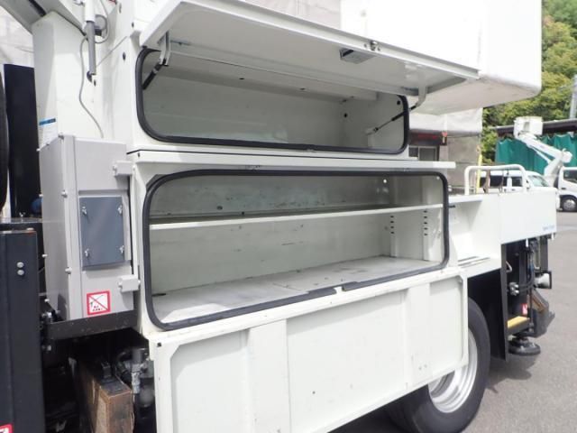 Hino DUTRO 2017-03 6734179-11