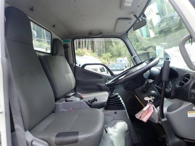 Hino DUTRO 2017-03 6734179-16