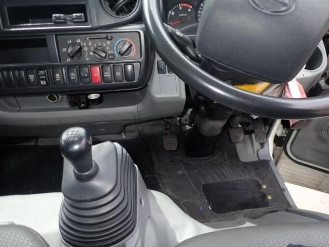 Hino DUTRO 2017-03 6734179-18