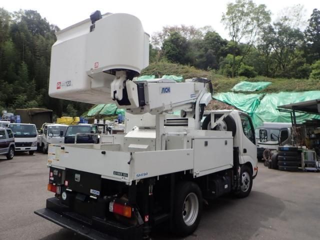 Hino DUTRO 2017-03 6734179-1