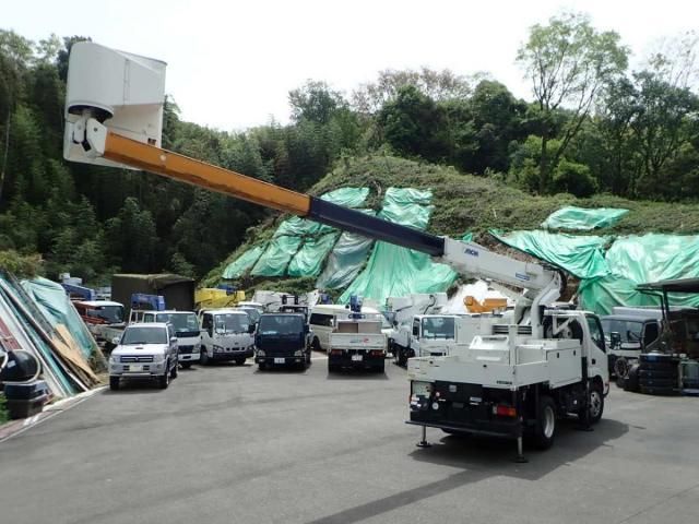 Hino DUTRO 2017-03 6734179-26