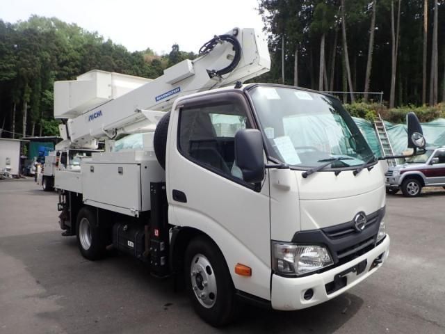 Hino DUTRO 2017-03 6734179-2
