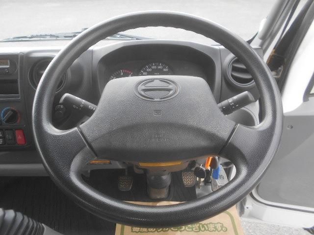 Hino DUTRO 2018-06 6805379-12