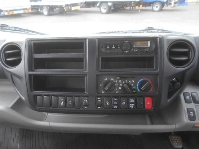 Hino DUTRO 2018-06 6805379-13