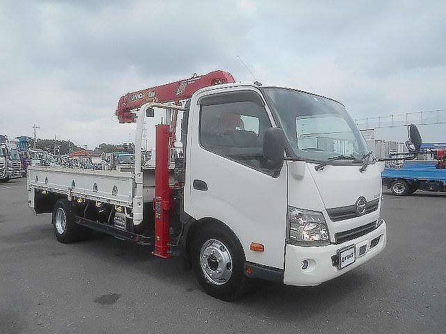 Hino DUTRO 2018-06 6805379-1