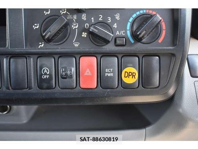 Hino DUTRO 2013-09 6814739-17