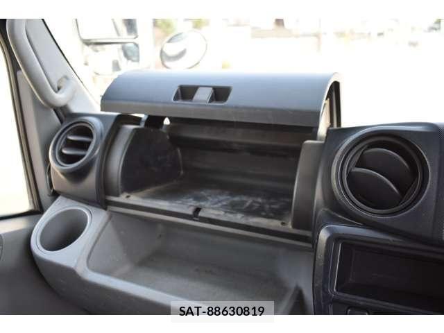 Hino DUTRO 2013-09 6814739-19
