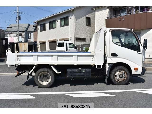 Hino DUTRO 2013-09 6814739-24