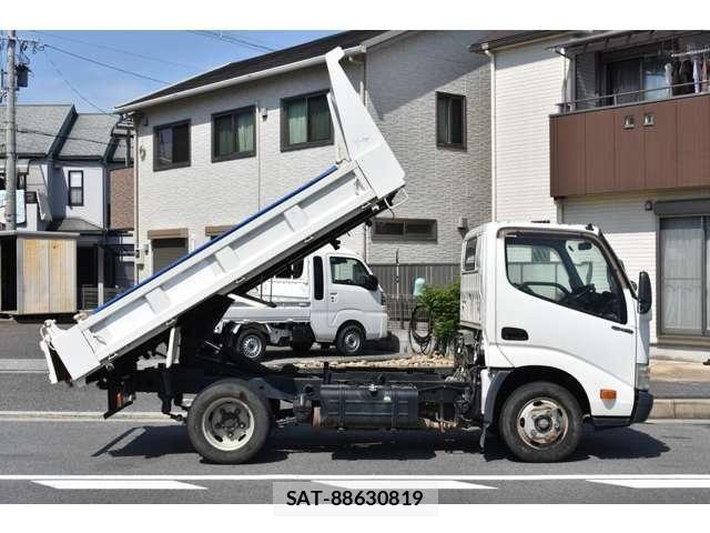 Hino DUTRO 2013-09 6814739-28