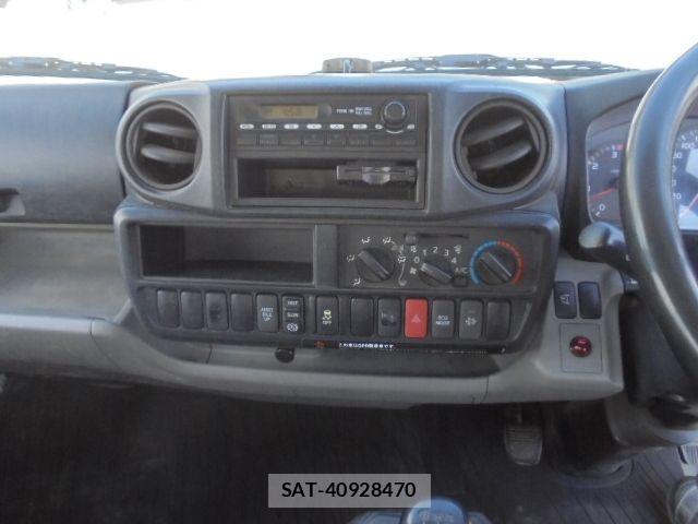 Hino DUTRO 2015-10 6814736-12