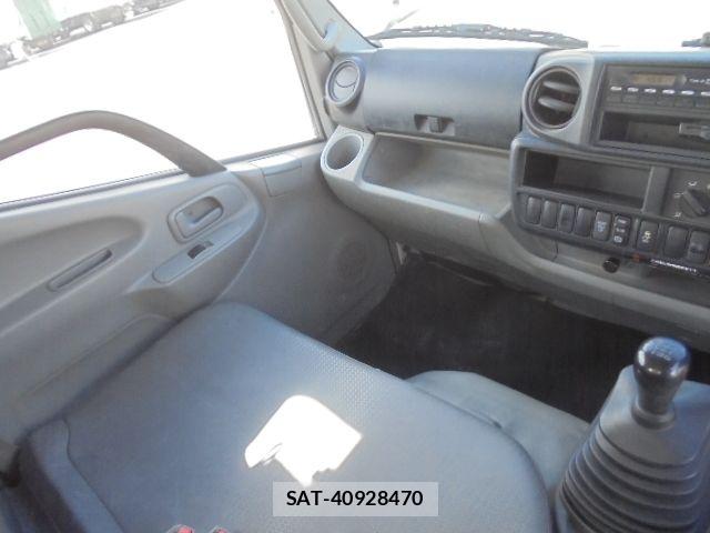 Hino DUTRO 2015-10 6814736-15