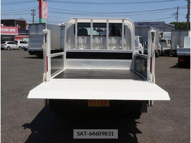 Hino DUTRO 2017-03 6814734-9