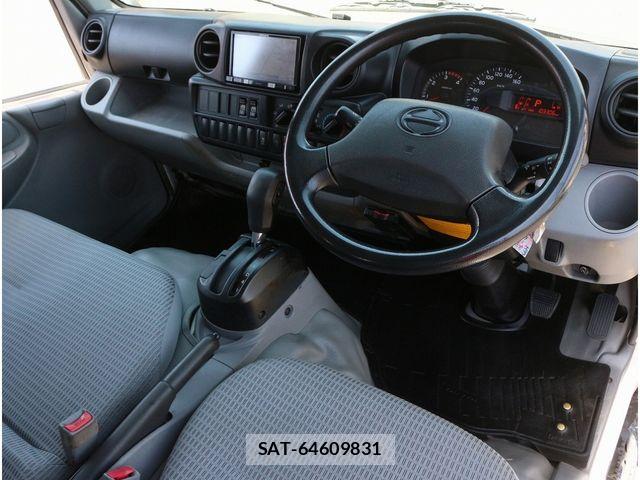 Hino DUTRO 2017-03 6814734-1