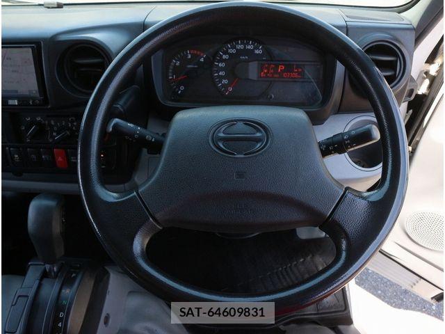 Hino DUTRO 2017-03 6814734-23