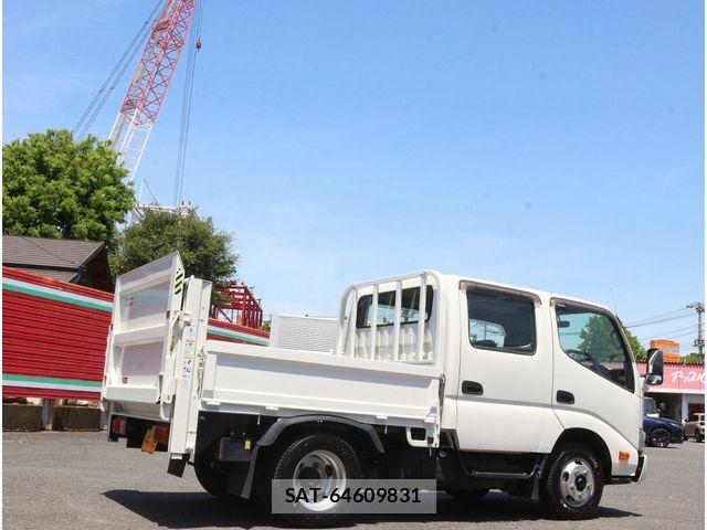 Hino DUTRO 2017-03 6814734-2