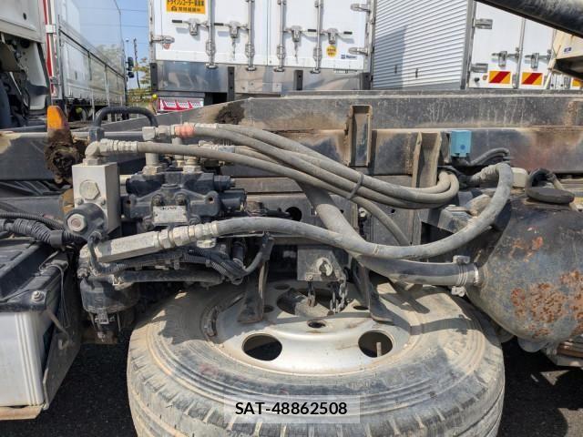 Hino DUTRO 2017-02 6904486-23