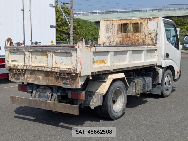 Hino DUTRO 2017-02 6904486-2