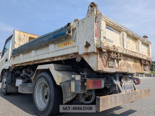 Hino DUTRO 2017-02 6904486-5
