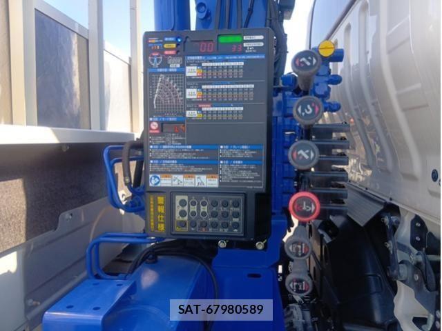 Hino DUTRO 2023-09 6904482-10