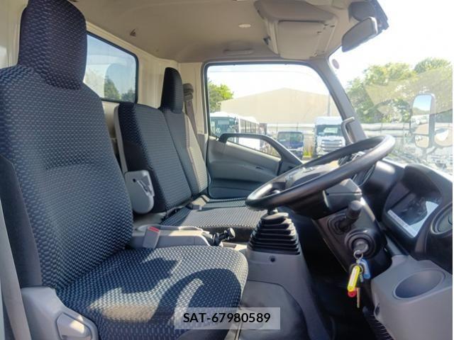Hino DUTRO 2023-09 6904482-21