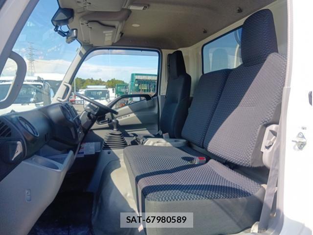 Hino DUTRO 2023-09 6904482-22
