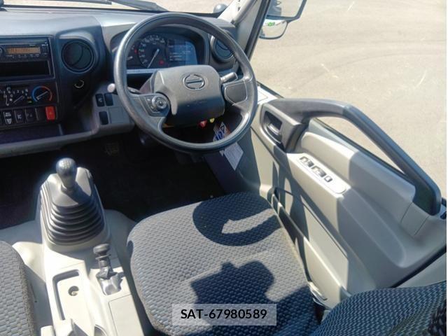 Hino DUTRO 2023-09 6904482-23