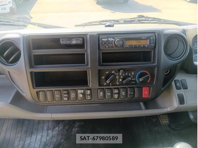 Hino DUTRO 2023-09 6904482-24