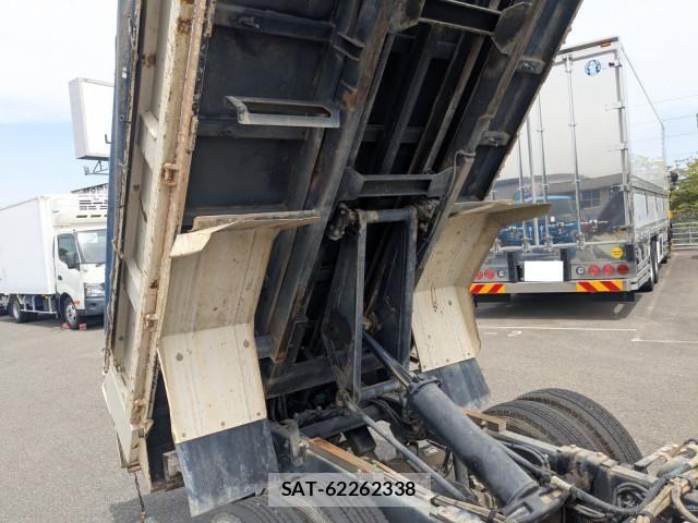 Hino DUTRO 2017-02 6904483-13
