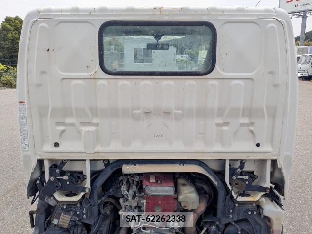 Hino DUTRO 2017-02 6904483-16