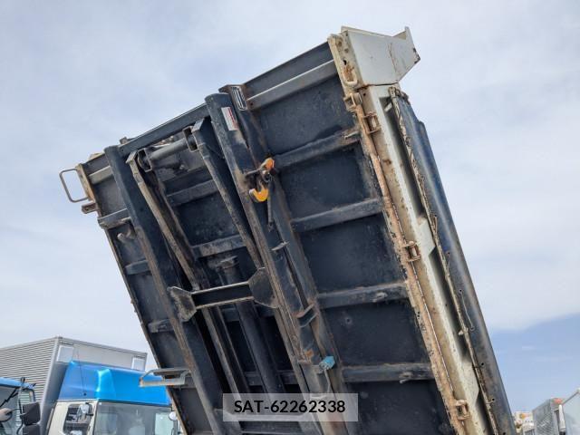 Hino DUTRO 2017-02 6904483-17
