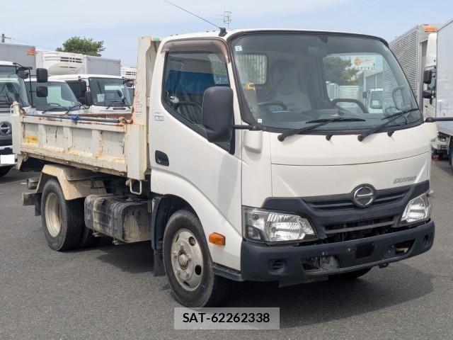 Hino DUTRO 2017-02 6904483-1