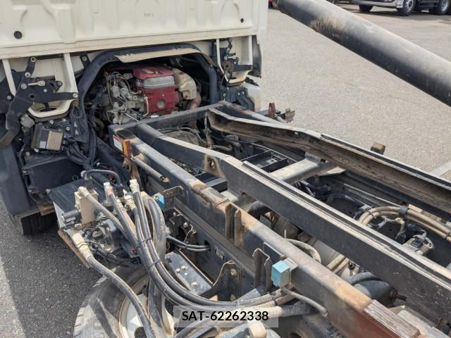 Hino DUTRO 2017-02 6904483-20