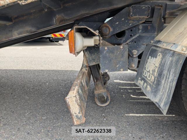 Hino DUTRO 2017-02 6904483-21