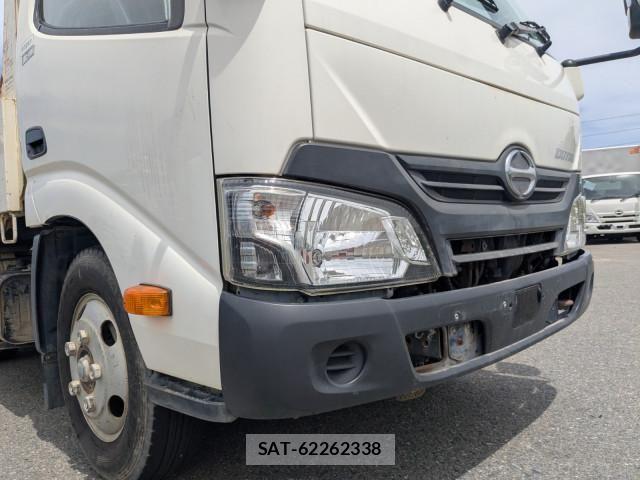 Hino DUTRO 2017-02 6904483-24