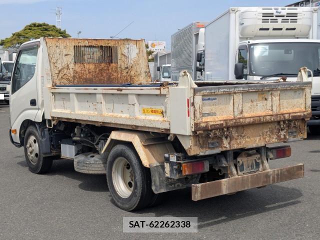 Hino DUTRO 2017-02 6904483-2