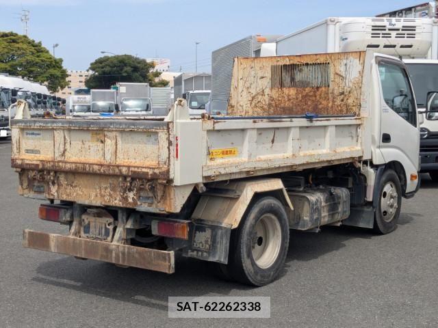 Hino DUTRO 2017-02 6904483-3