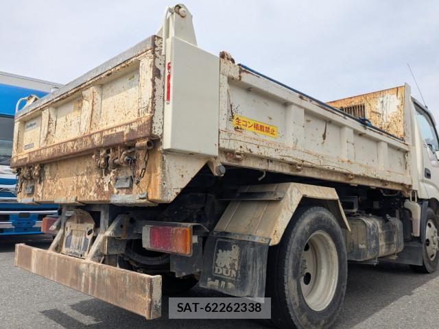 Hino DUTRO 2017-02 6904483-5