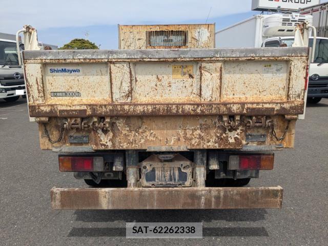 Hino DUTRO 2017-02 6904483-6
