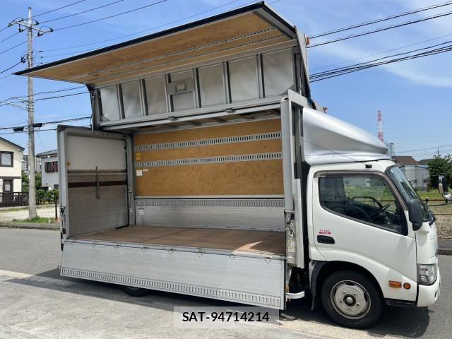 Hino DUTRO 2017-04 6904490-16