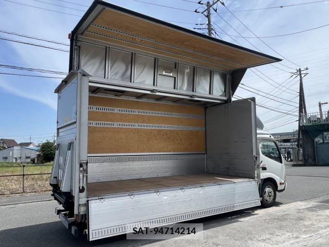 Hino DUTRO 2017-04 6904490-17