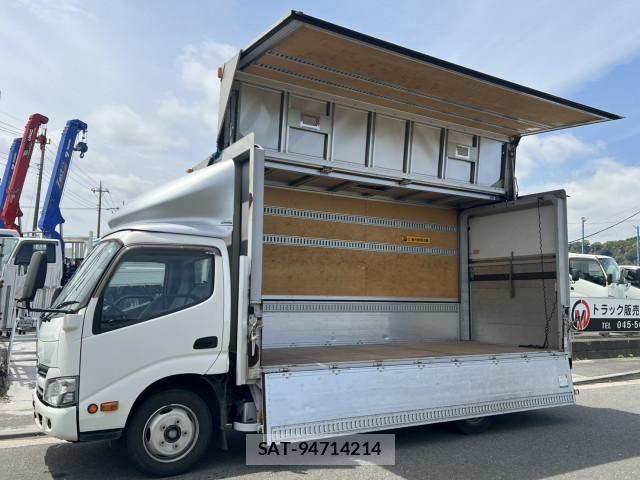 Hino DUTRO 2017-04 6904490-21
