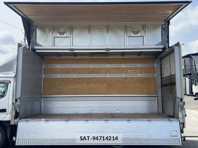 Hino DUTRO 2017-04 6904490-22