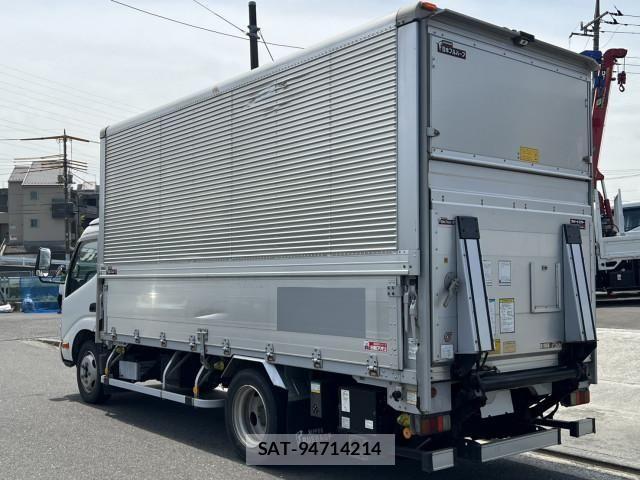 Hino DUTRO 2017-04 6904490-3