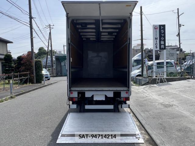 Hino DUTRO 2017-04 6904490-8