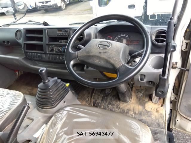 Hino DUTRO 2016-12 6904488-3