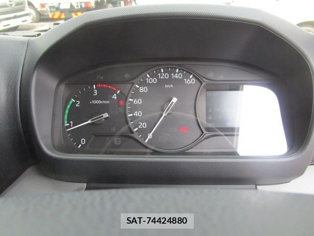 Hino DUTRO 2025-07 6904465-13