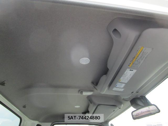 Hino DUTRO 2025-07 6904465-17