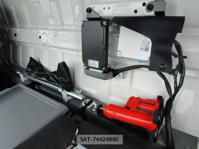 Hino DUTRO 2025-07 6904465-19
